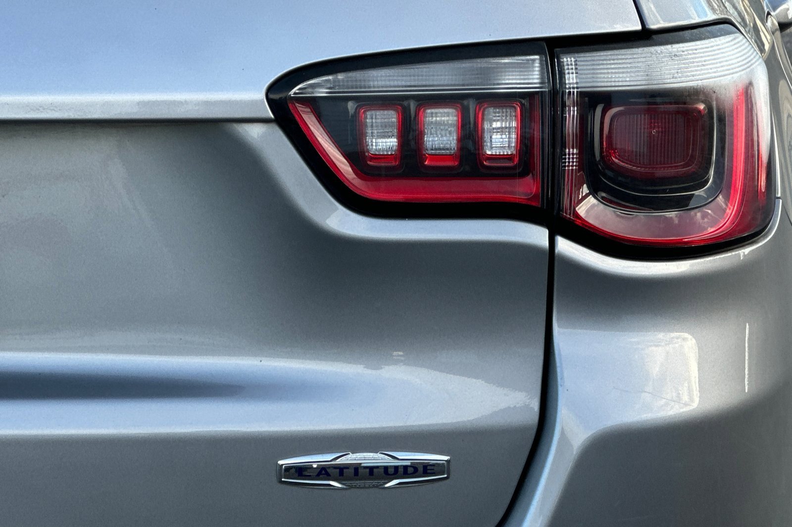 Used 2024 Jeep Compass Latitude image 46