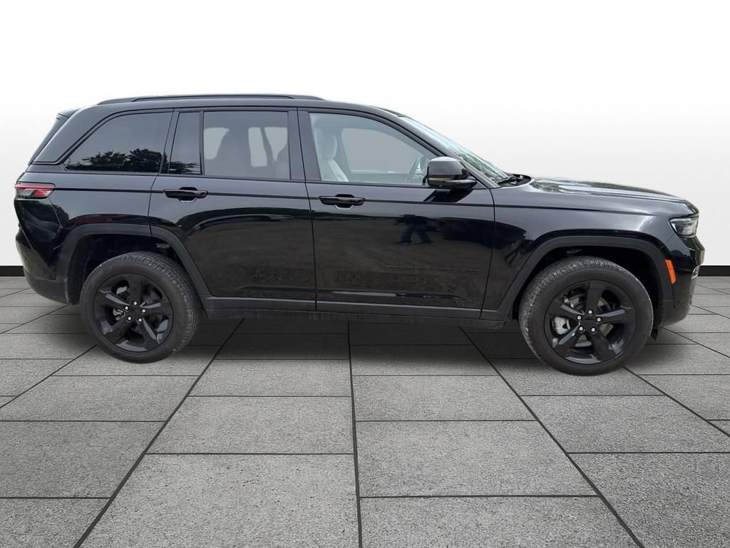 Used 2024 Jeep Grand Cherokee Limited w/ Luxury Tech Group II AWD/4WD image 4