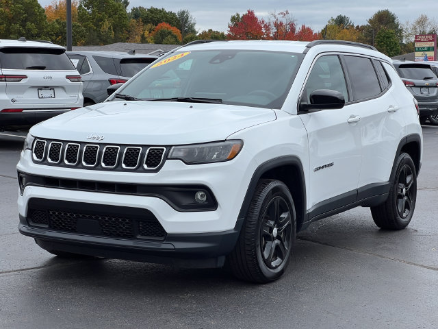 Used 2024 Jeep Compass Latitude w/ Convenience Group AWD/4WD image 43