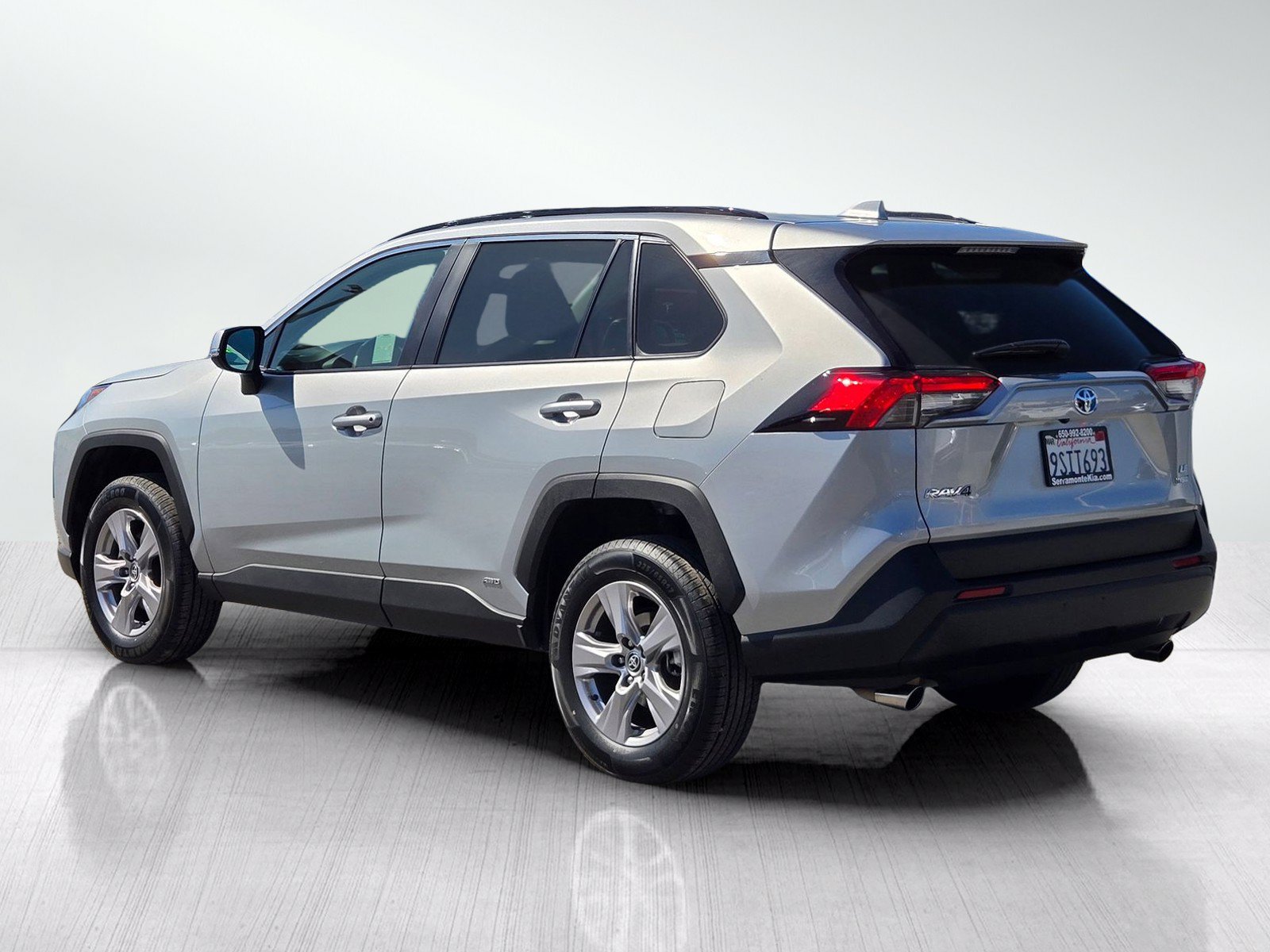 Used 2024 Toyota RAV4 LE AWD/4WD image 6