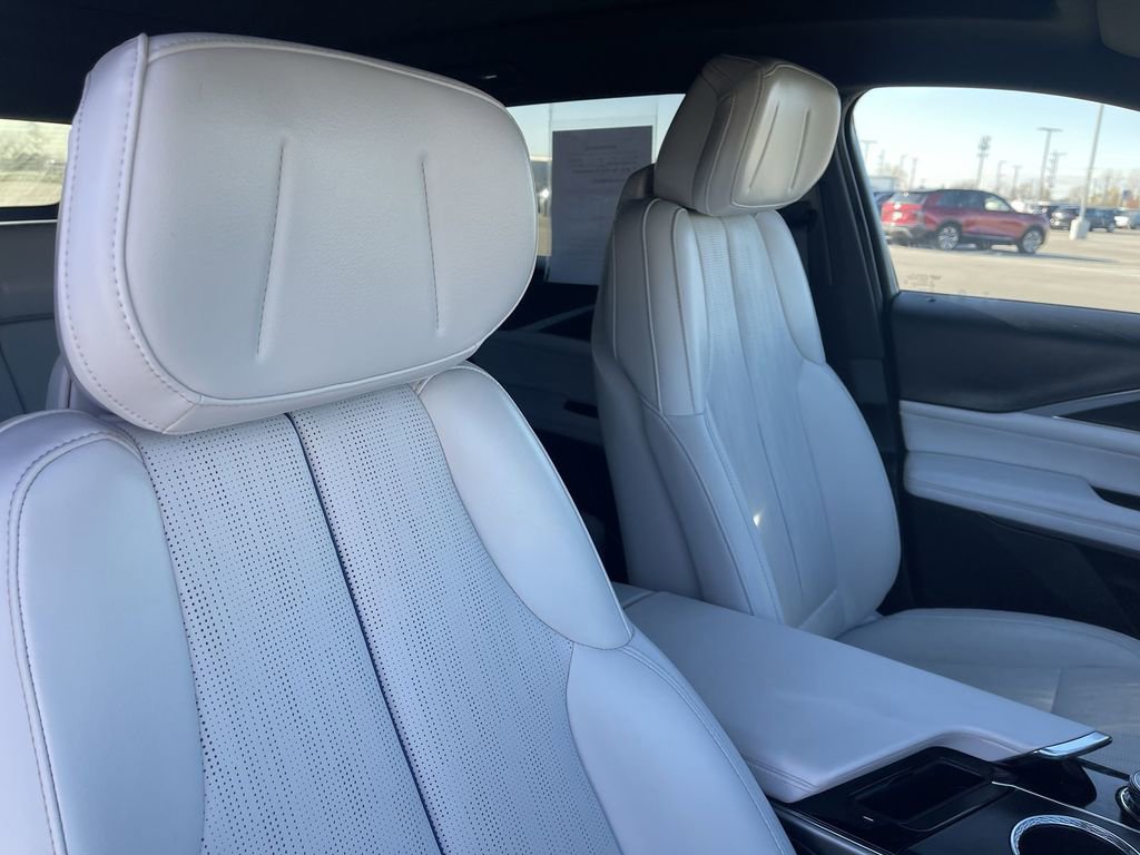 Certified 2024 Cadillac Lyriq Luxury image 40