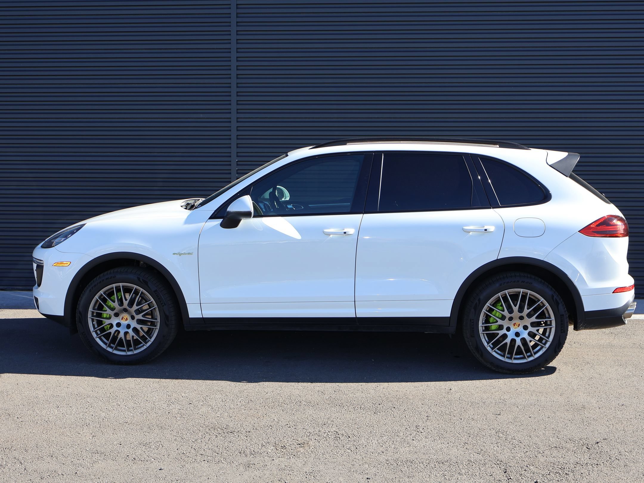 Used 2016 Porsche Cayenne S AWD/4WD image 2