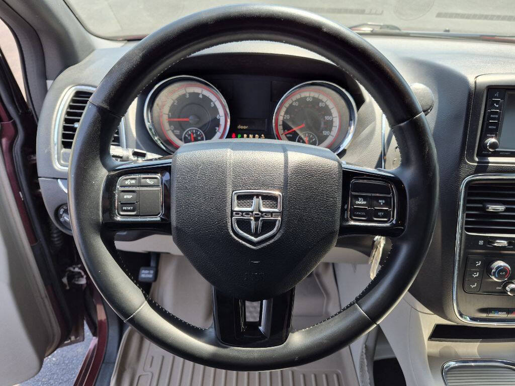 Used 2018 Dodge Grand Caravan SXT FWD image 17