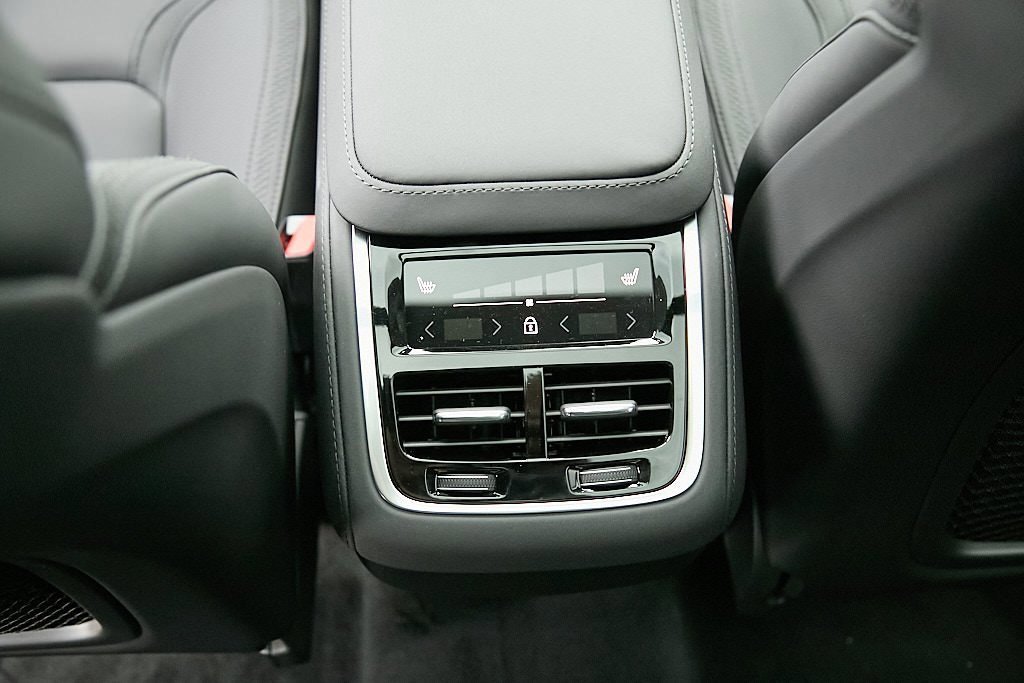 New 2026 Volvo XC90 B6 Plus w/ Protection Package Premier image 26