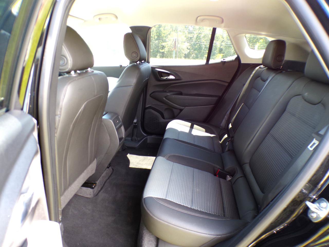 Used 2025 Chevrolet Trax LT w/ LT Convenience Package FWD image 27
