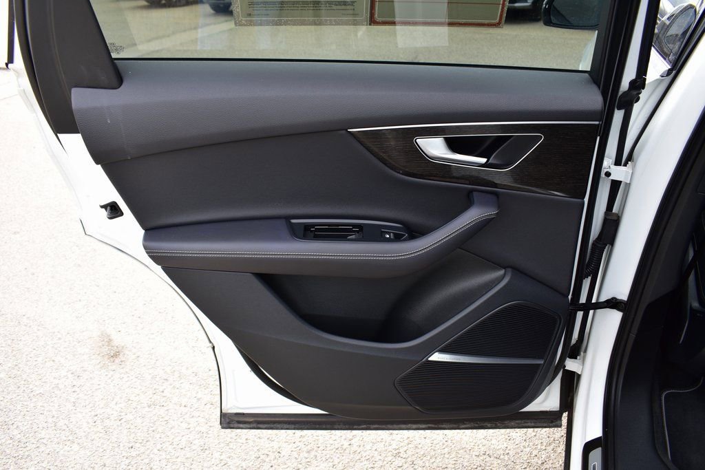 Used 2025 Audi Q7 3.0T Premium Plus image 19