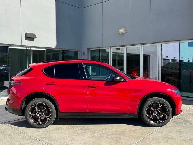 New 2025 Alfa Romeo Stelvio Sprint image 8