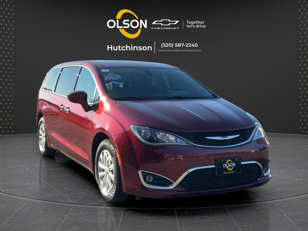 Used 2019 Chrysler Pacifica Touring Plus w/ Cold Weather Group FWD image 14
