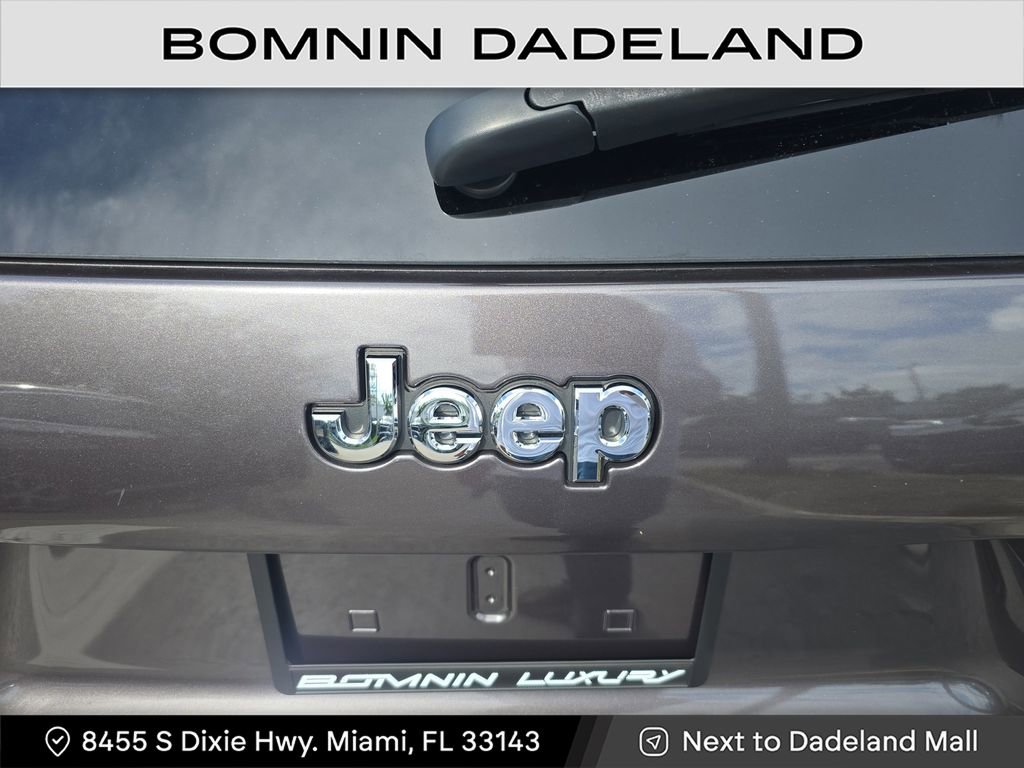 Used 2022 Jeep Cherokee Limited image 9