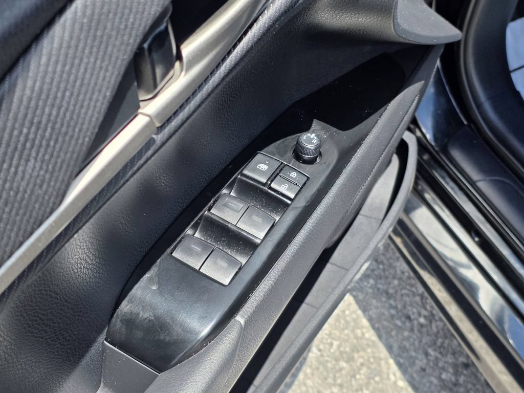 Used 2025 Toyota Camry SE FWD image 16
