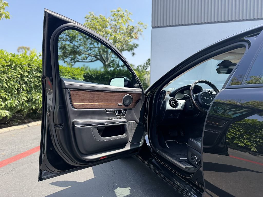 Used 2019 Jaguar XJ L Supercharged RWD image 9