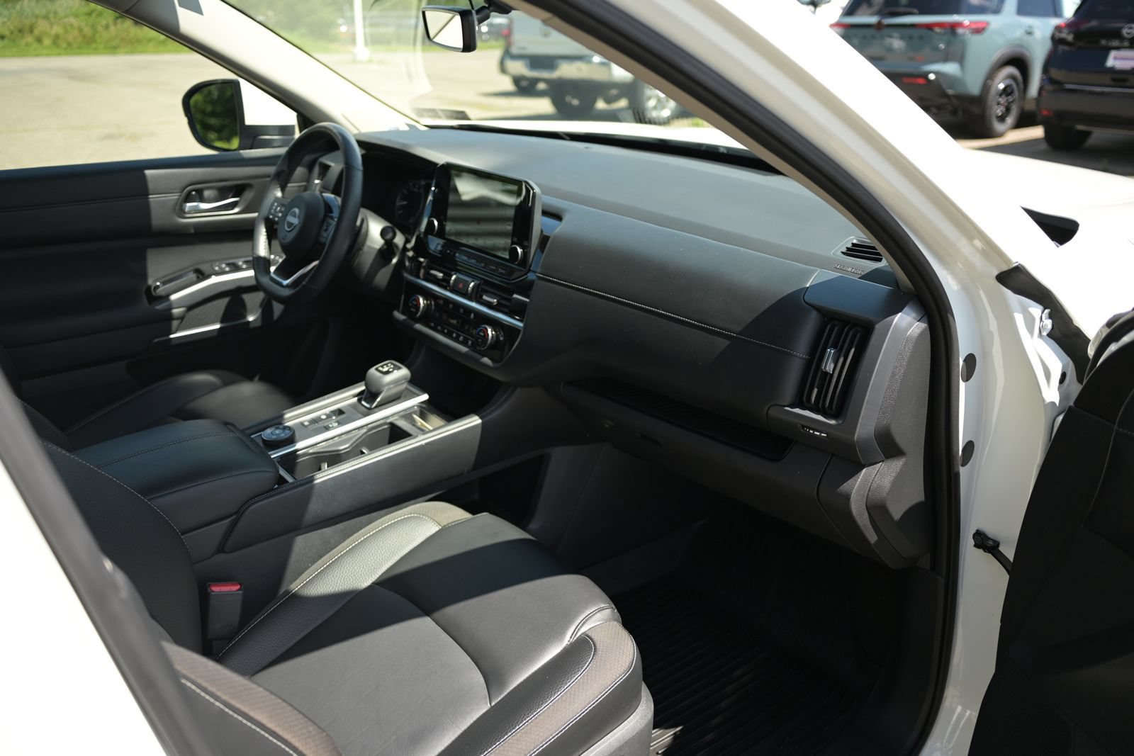 Used 2023 Nissan Pathfinder SL w/ SL Premium Package AWD/4WD image 49