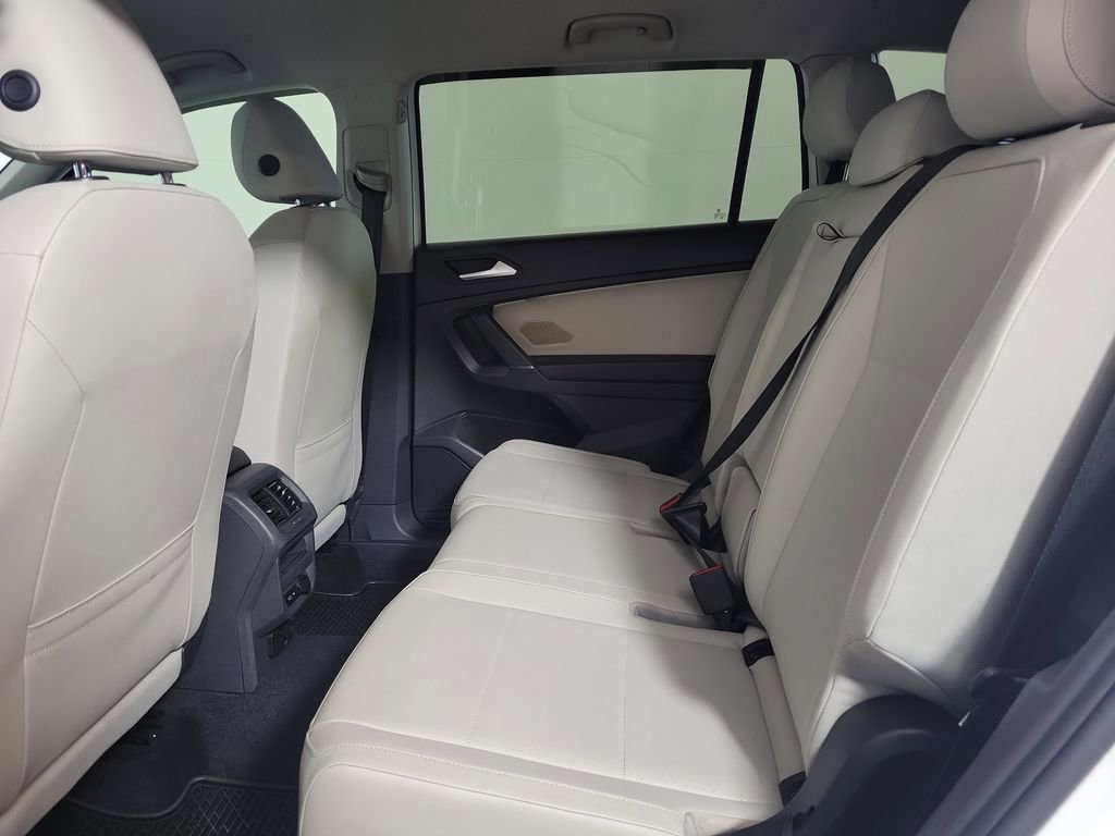 Used 2020 Volkswagen Tiguan SEL AWD/4WD image 23