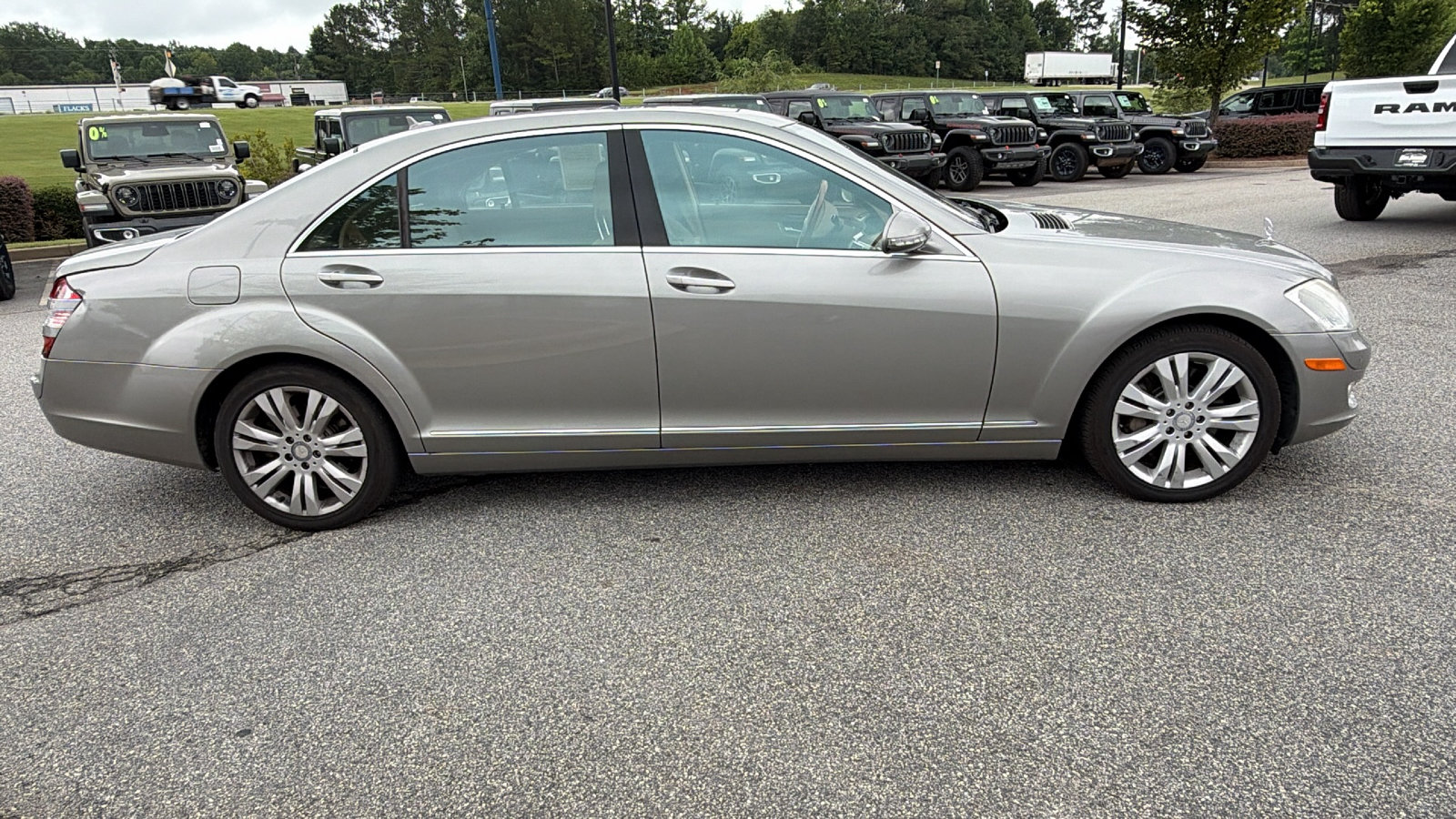 Used 2009 Mercedes-Benz S 550 4MATIC image 7