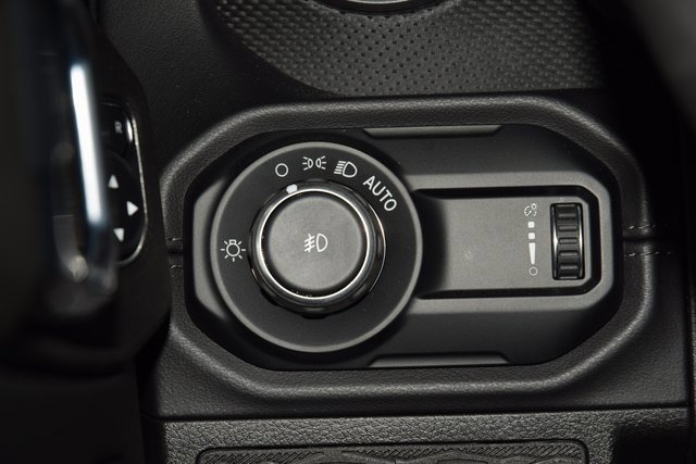 Used 2025 Jeep Wrangler Unlimited Rubicon w/ Technology Group image 39