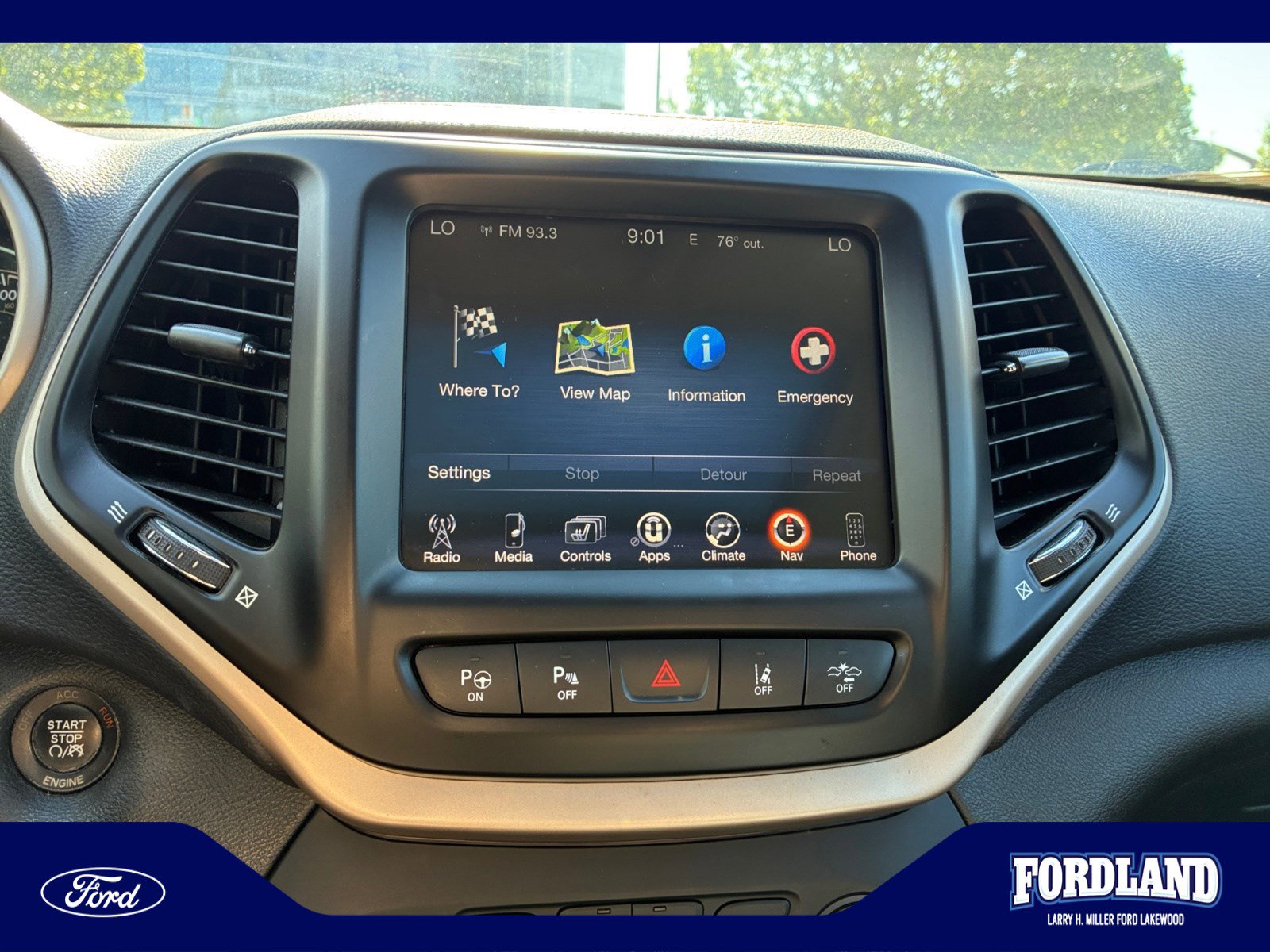 Used 2016 Jeep Cherokee Limited w/ Luxury Group AWD/4WD image 27