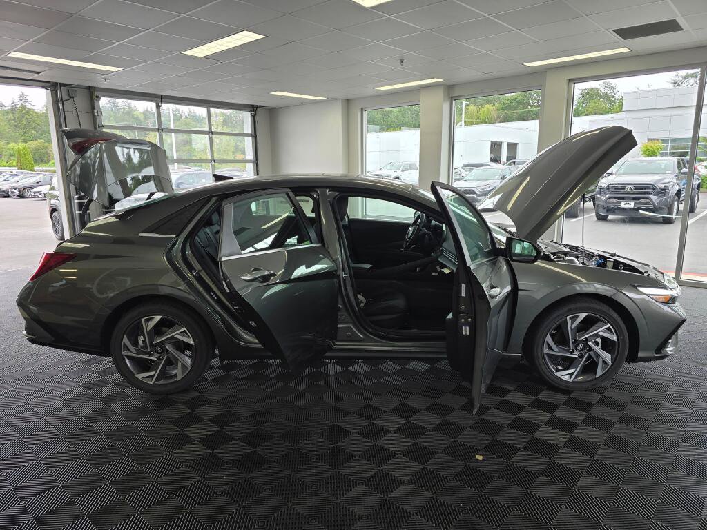 New 2026 Hyundai Elantra Limited FWD image 14