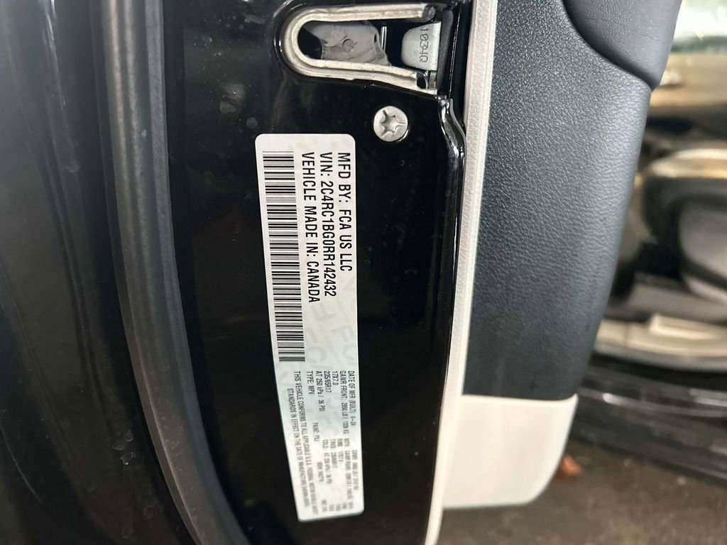 Used 2024 Chrysler Pacifica Touring-L image 34