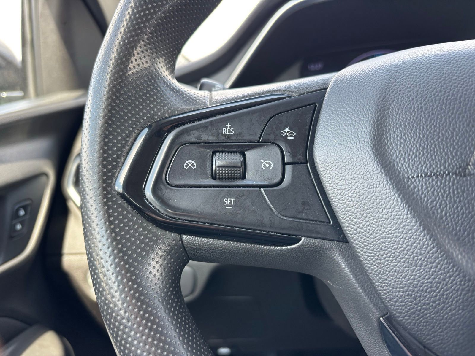 Used 2023 Chevrolet Bolt EUV LT FWD image 23