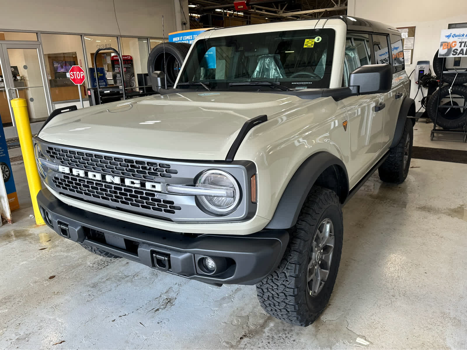 New 2025 Ford Bronco Badlands image 7