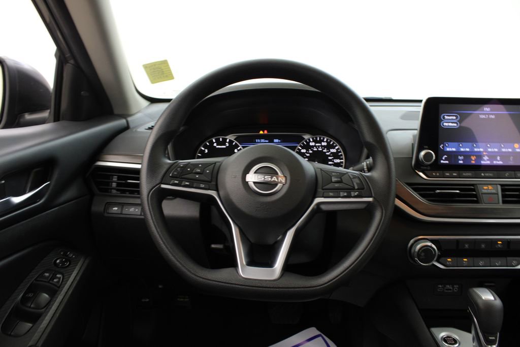 Used 2024 Nissan Altima 2.5 SV image 21