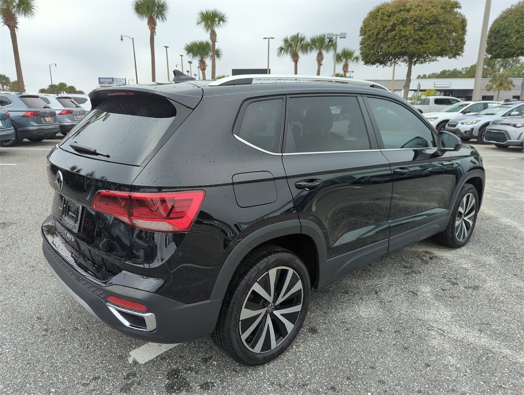 Used 2022 Volkswagen Taos SE w/ Panoramic Sunroof Package image 6