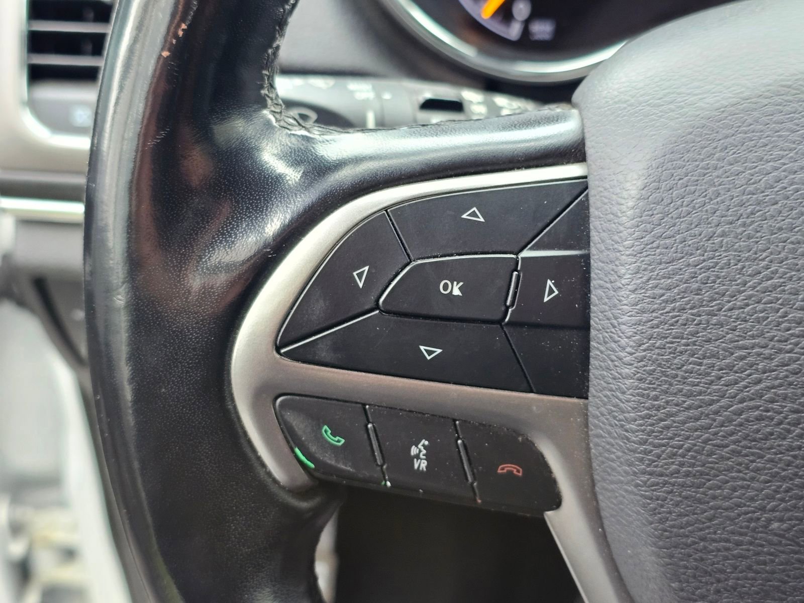 Used 2020 Jeep Grand Cherokee Limited w/ Luxury Group II image 16