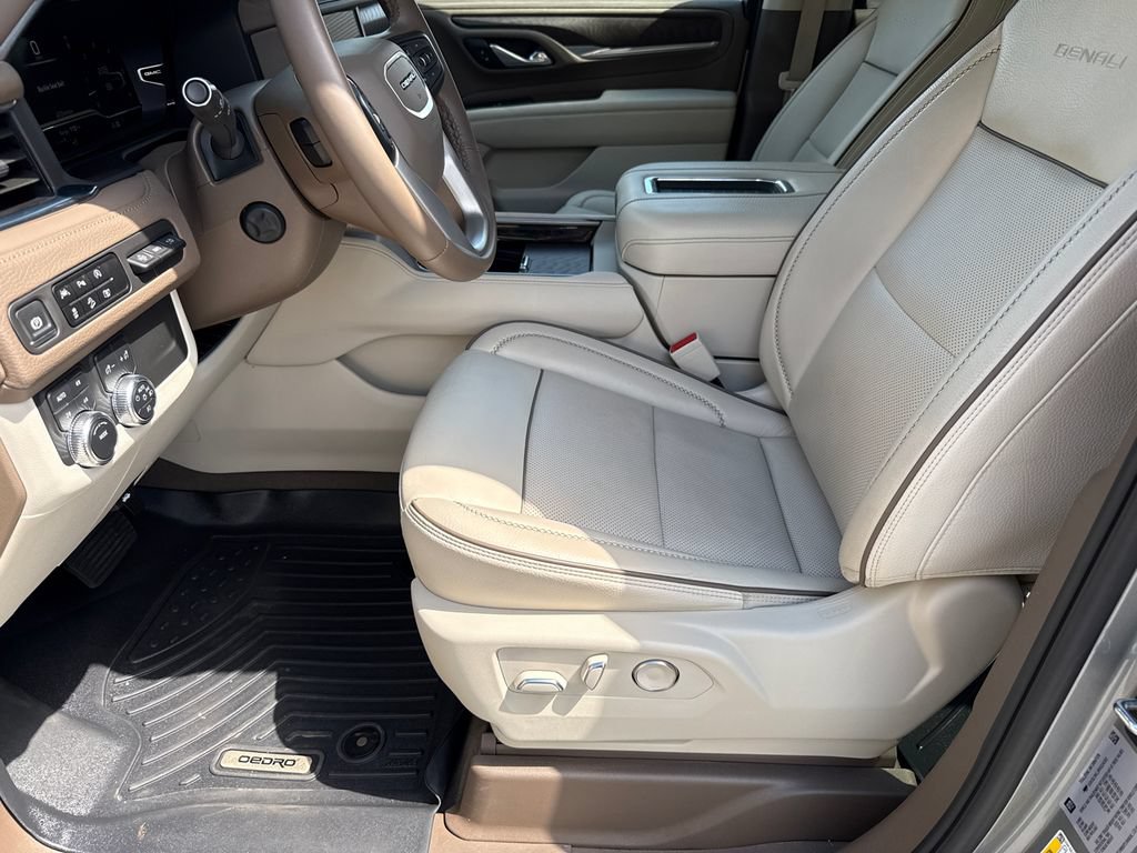Used 2024 GMC Yukon XL Denali AWD/4WD image 9