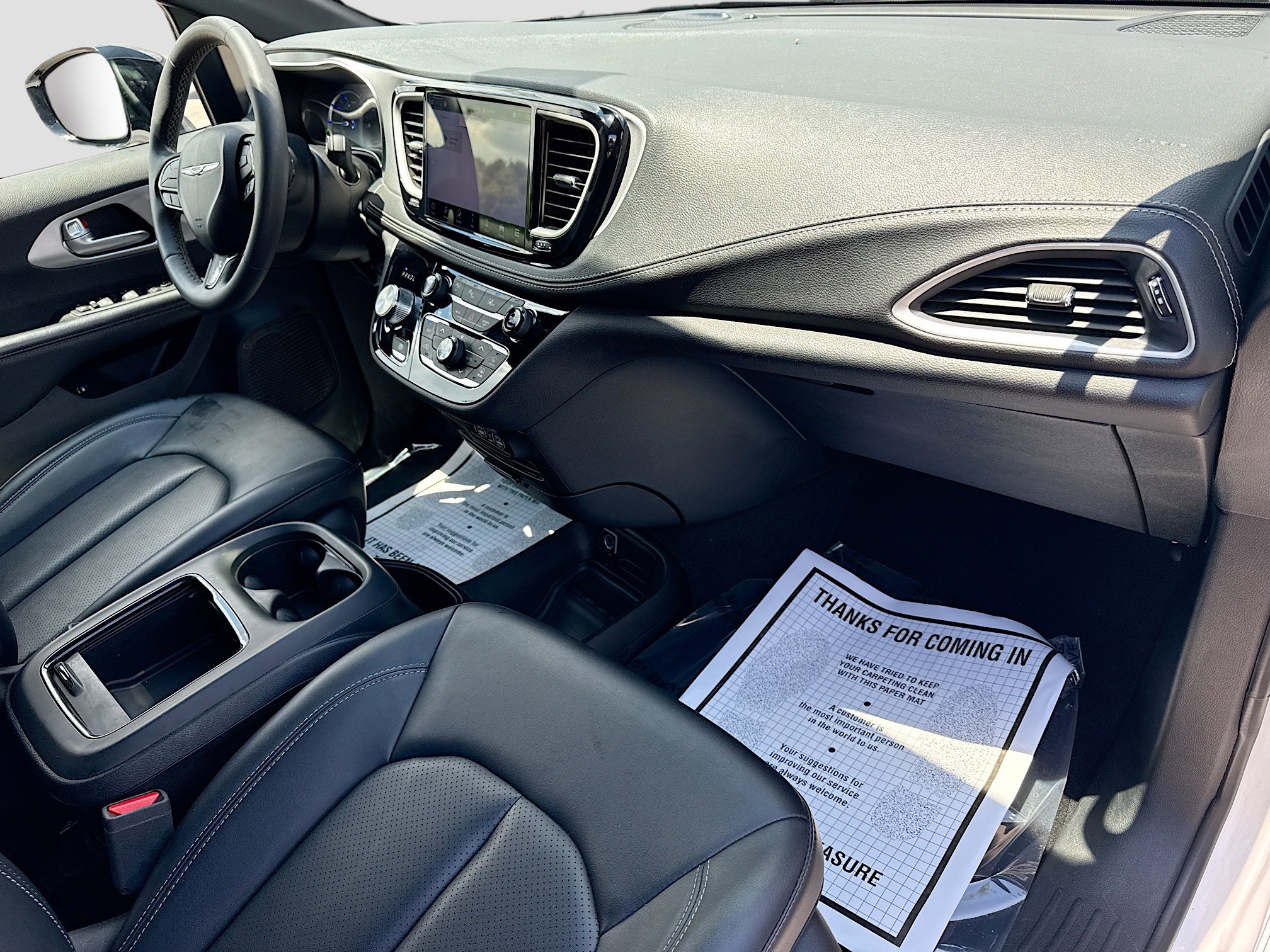 Used 2024 Chrysler Pacifica Limited FWD image 14
