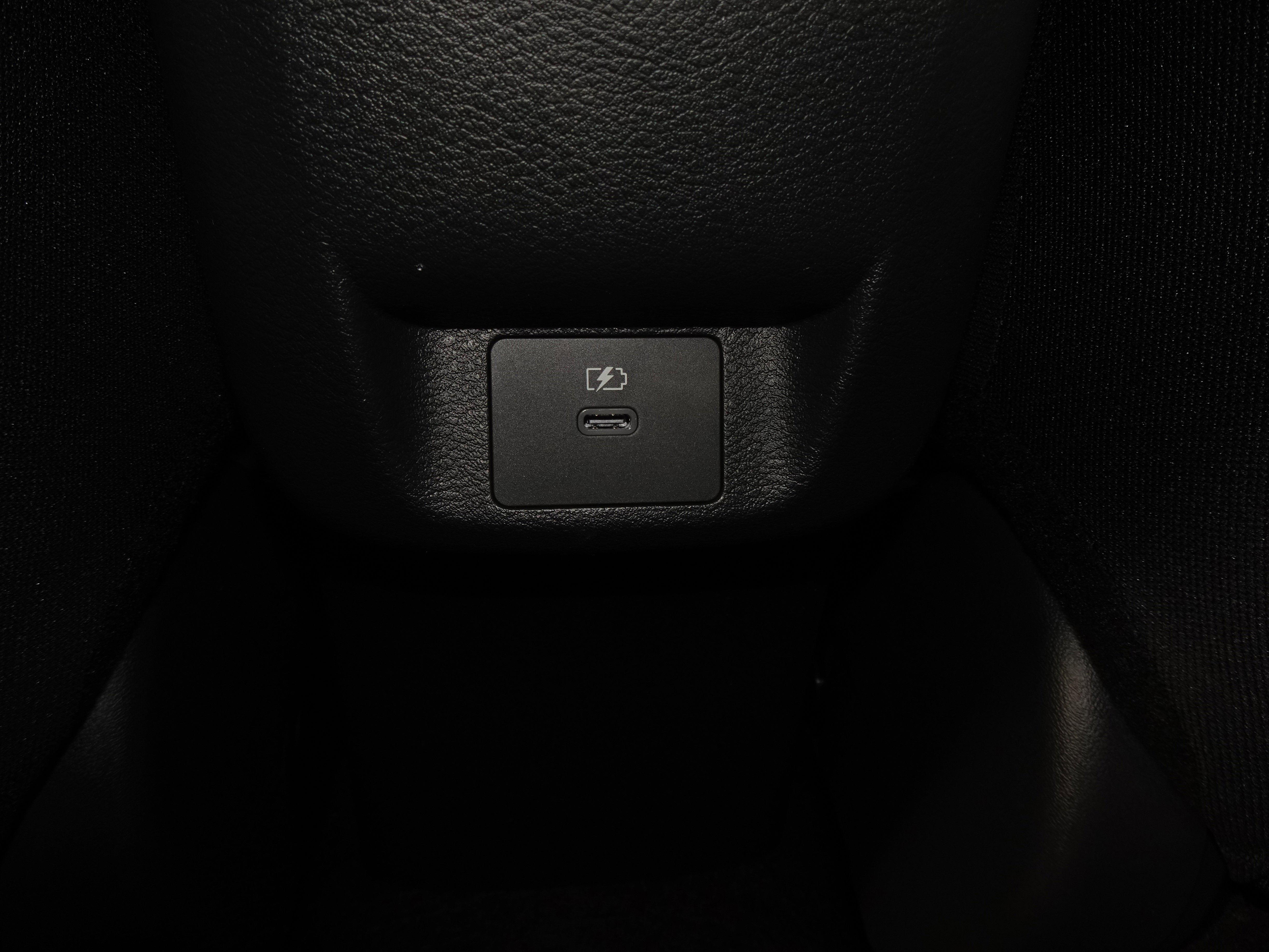 New 2025 Nissan Versa SR w/ Trunk Package image 31