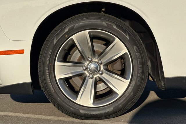 Used 2016 Dodge Challenger SXT image 23