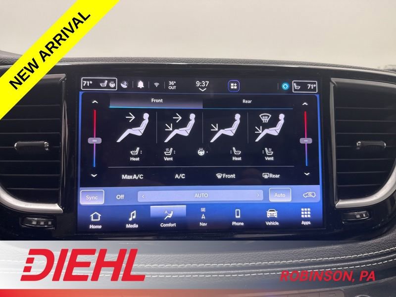 Used 2023 Chrysler Pacifica Limited w/ Uconnect Theater Family Group image 33