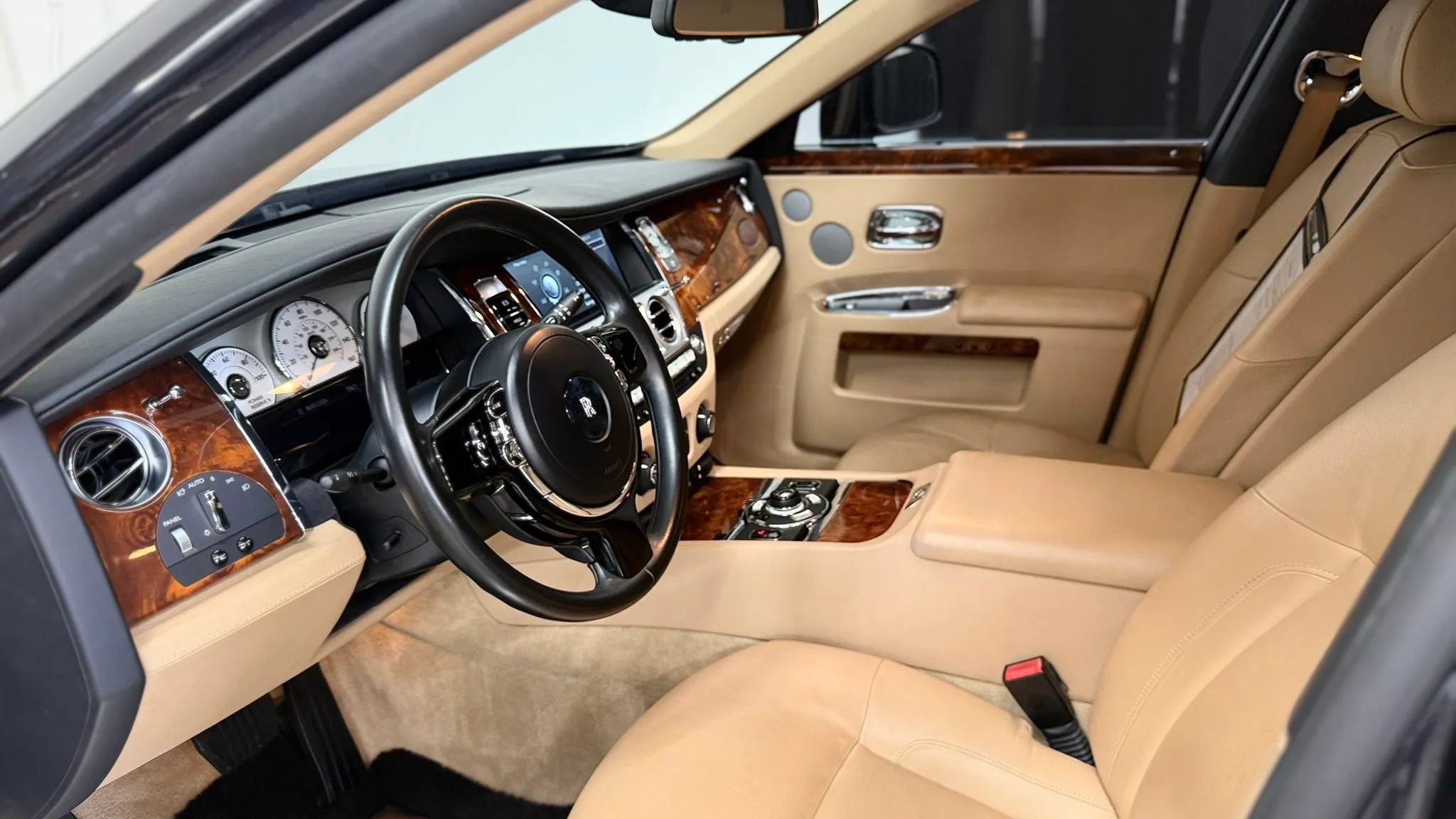 Used 2011 Rolls-Royce Ghost RWD image 16