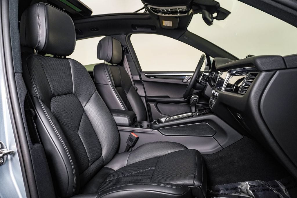 Certified 2026 Porsche Macan AWD/4WD image 15