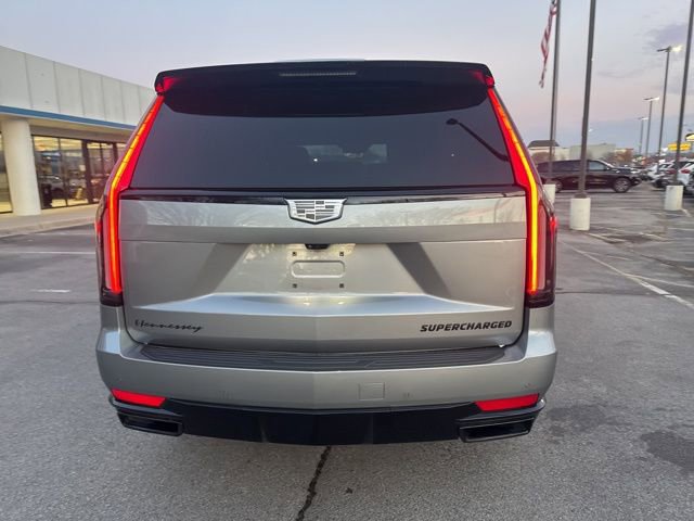 Used 2023 Cadillac Escalade Sport Platinum w/ LPO, ONYX Package image 4