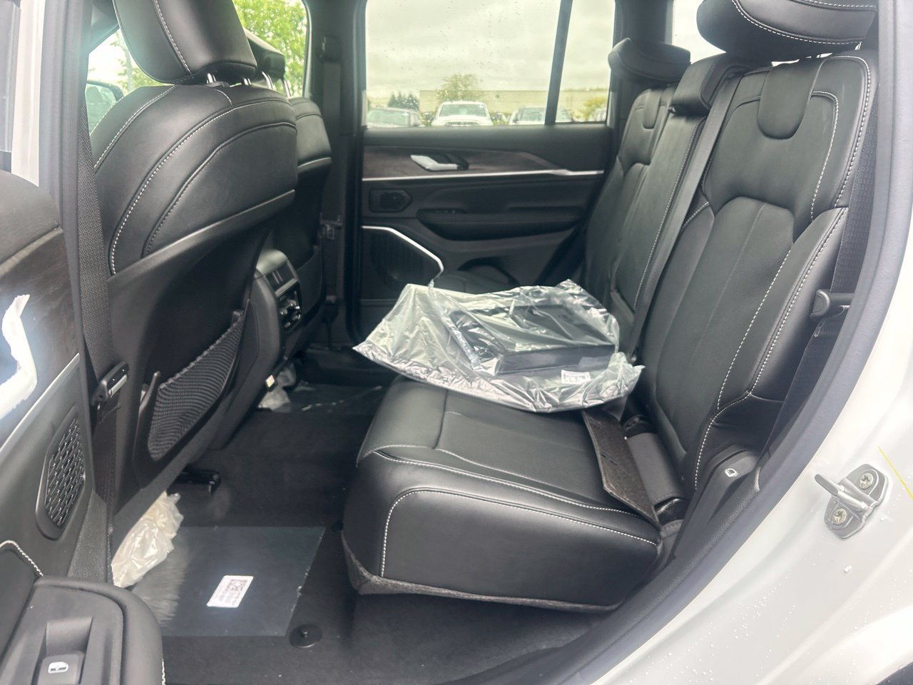 New 2027 Jeep Grand Cherokee Limited AWD/4WD image 12