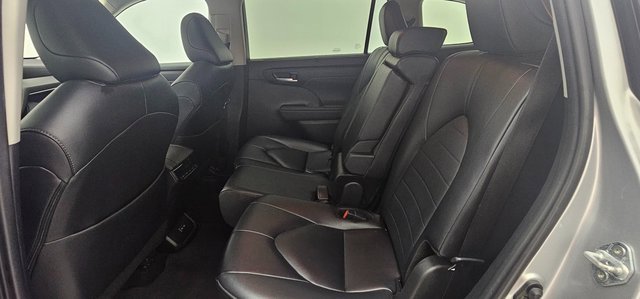 Used 2024 Toyota Highlander XLE image 35