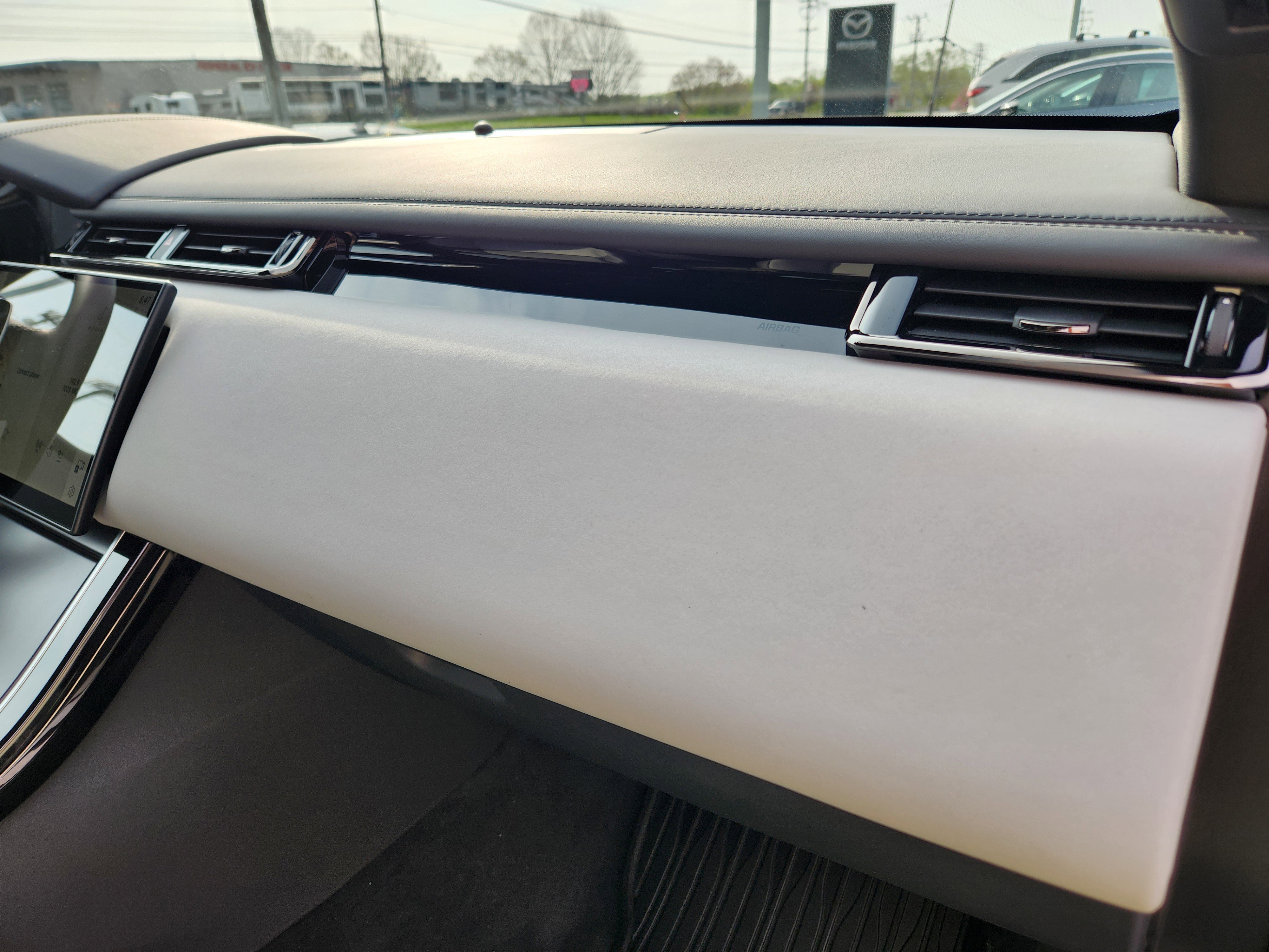 Certified 2026 Land Rover Range Rover Velar Dynamic SE AWD/4WD image 17