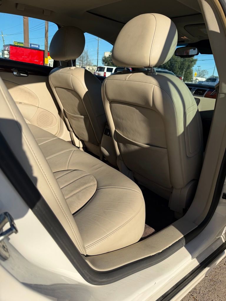 Used 2011 Buick Lucerne Super image 23