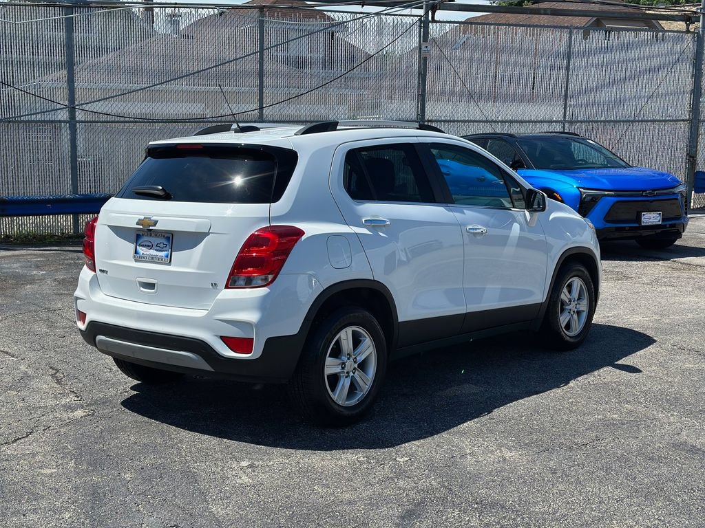 Used 2017 Chevrolet Trax LT w/ LT Convenience Package FWD image 3
