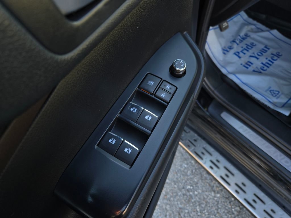 Used 2019 Toyota Highlander Limited Platinum image 11