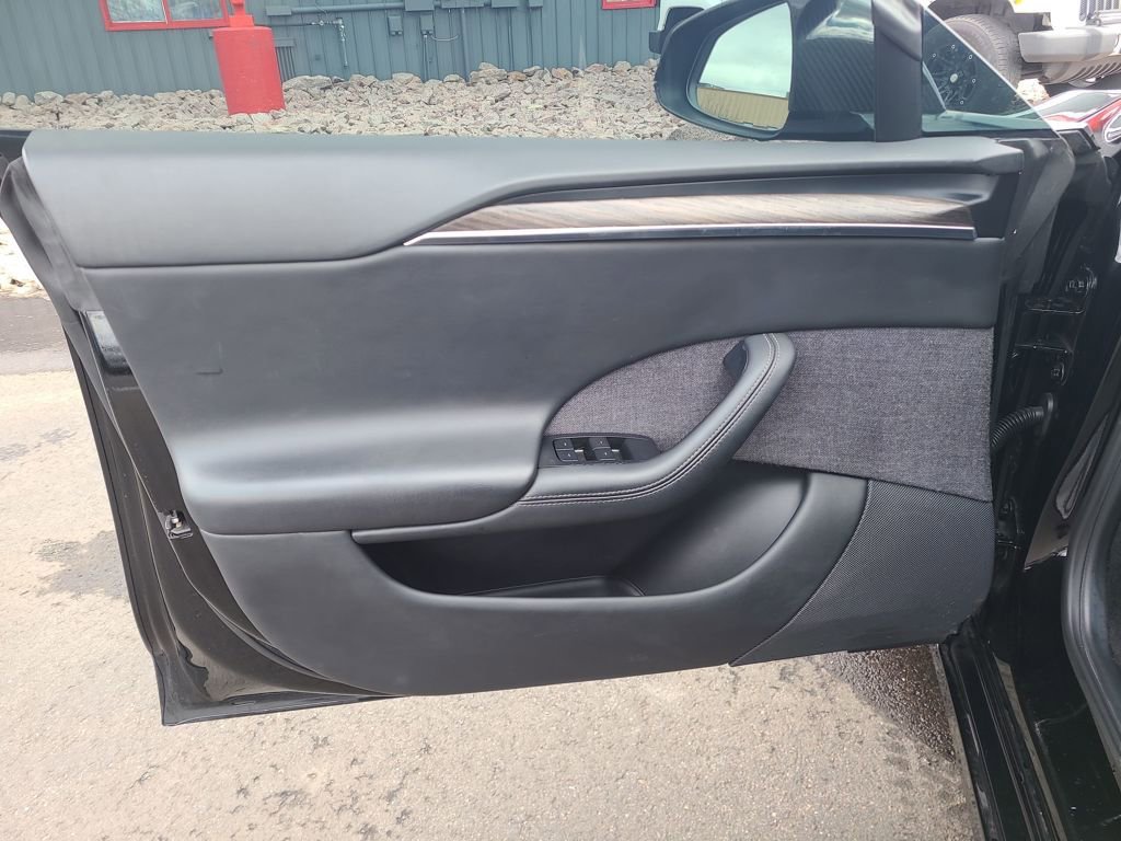 Used 2022 Tesla Model S image 16