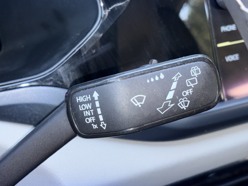 Used 2022 Volkswagen Taos SE FWD image 19