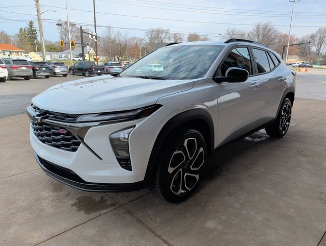 Certified 2024 Chevrolet Trax RS w/ Driver Confidence Package image 3