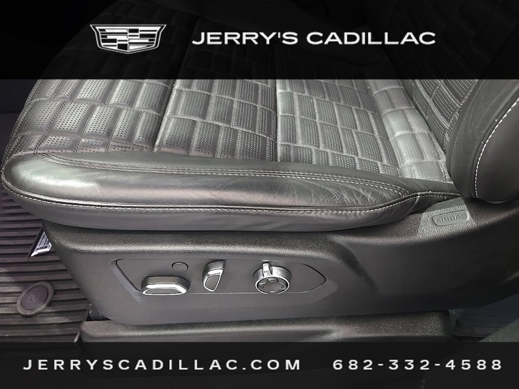 Used 2025 Cadillac Escalade ESV Sport Platinum w/ LPO, ONYX Package AWD/4WD image 10