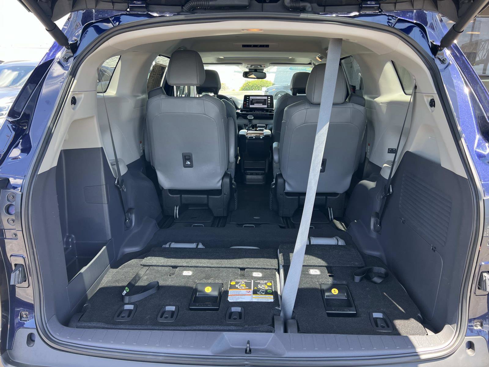Used 2023 Toyota Sienna XLE FWD image 21
