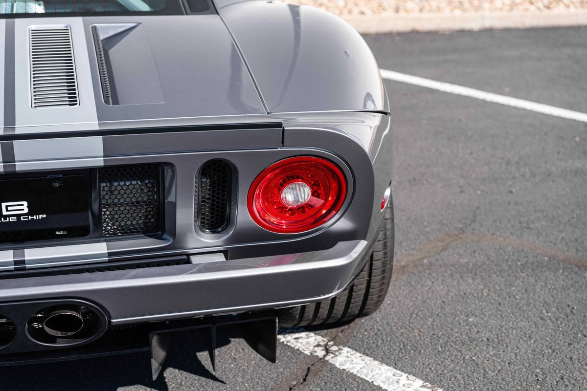 Used 2006 Ford GT RWD image 32