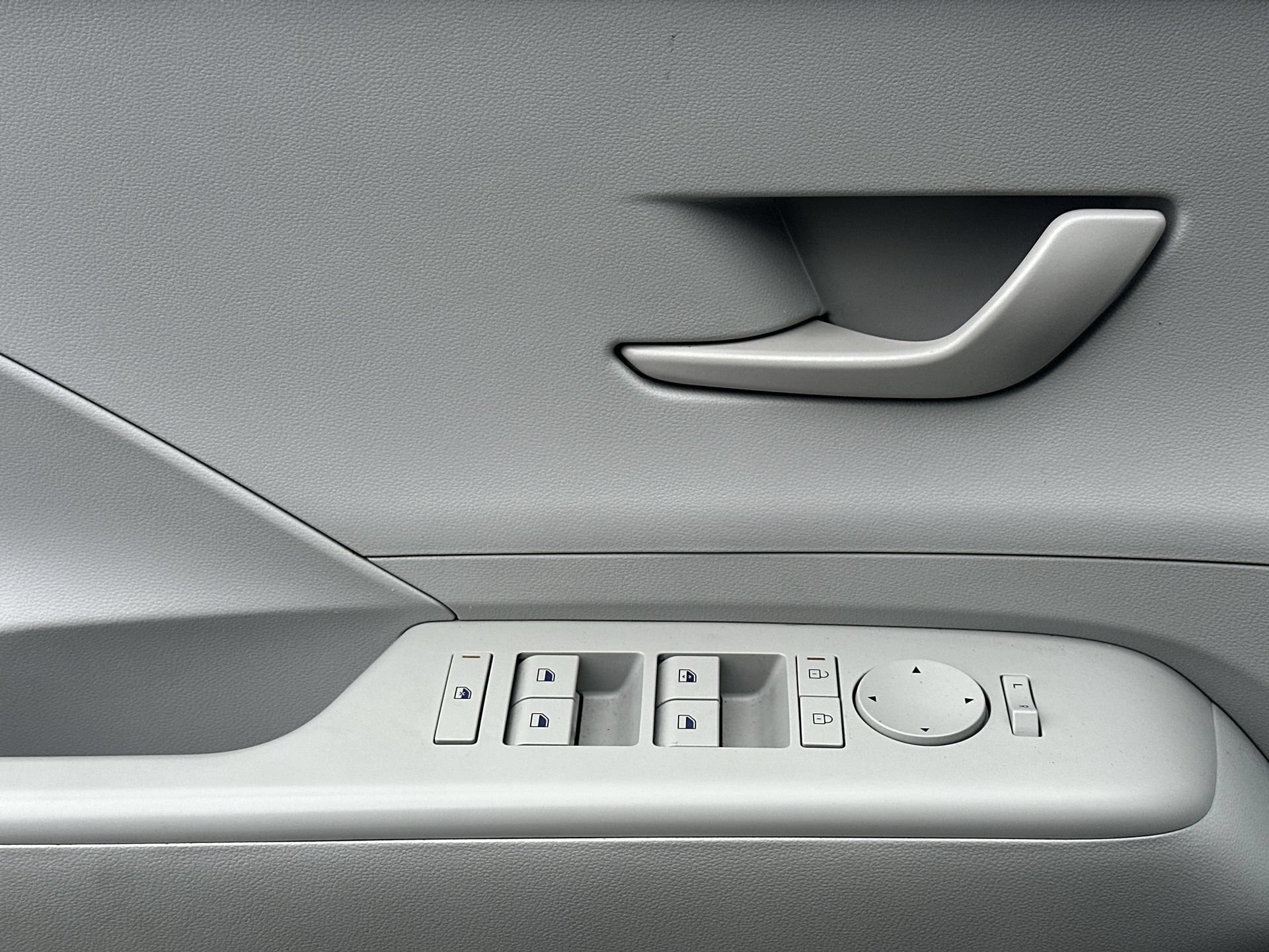 Used 2025 Hyundai Kona SEL FWD image 29