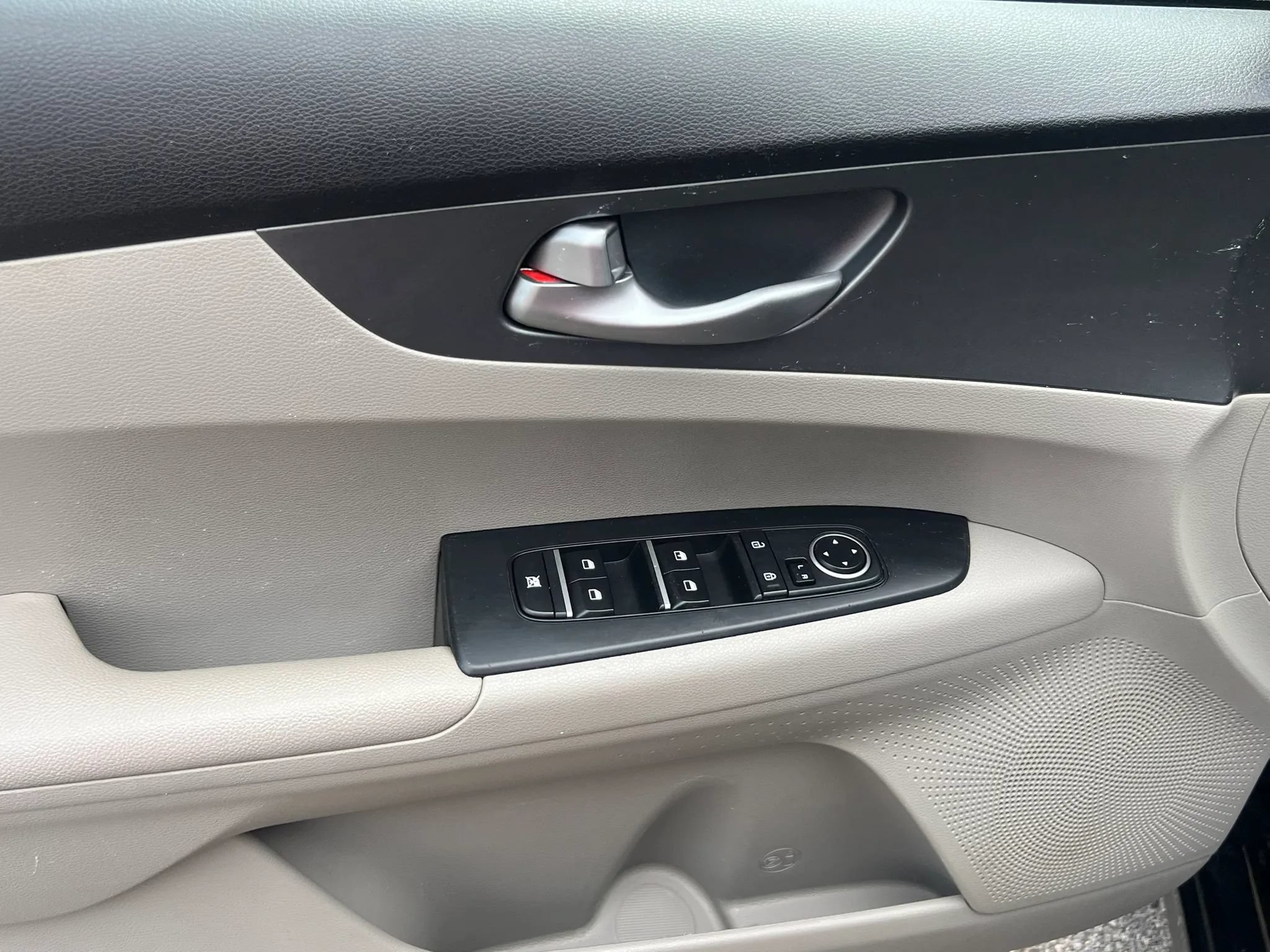 Used 2019 Kia Forte LXS FWD image 12
