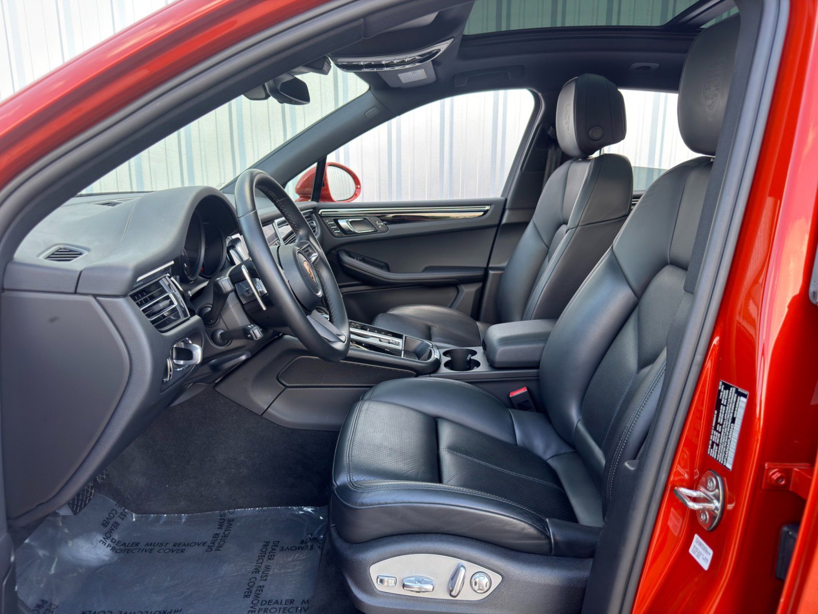 Used 2023 Porsche Macan image 17